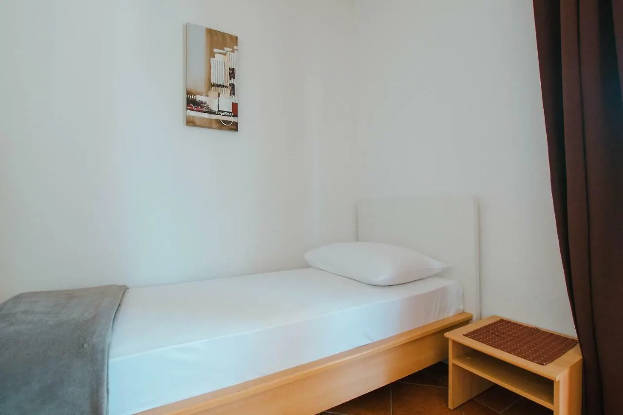 Apartments Sara トロギール