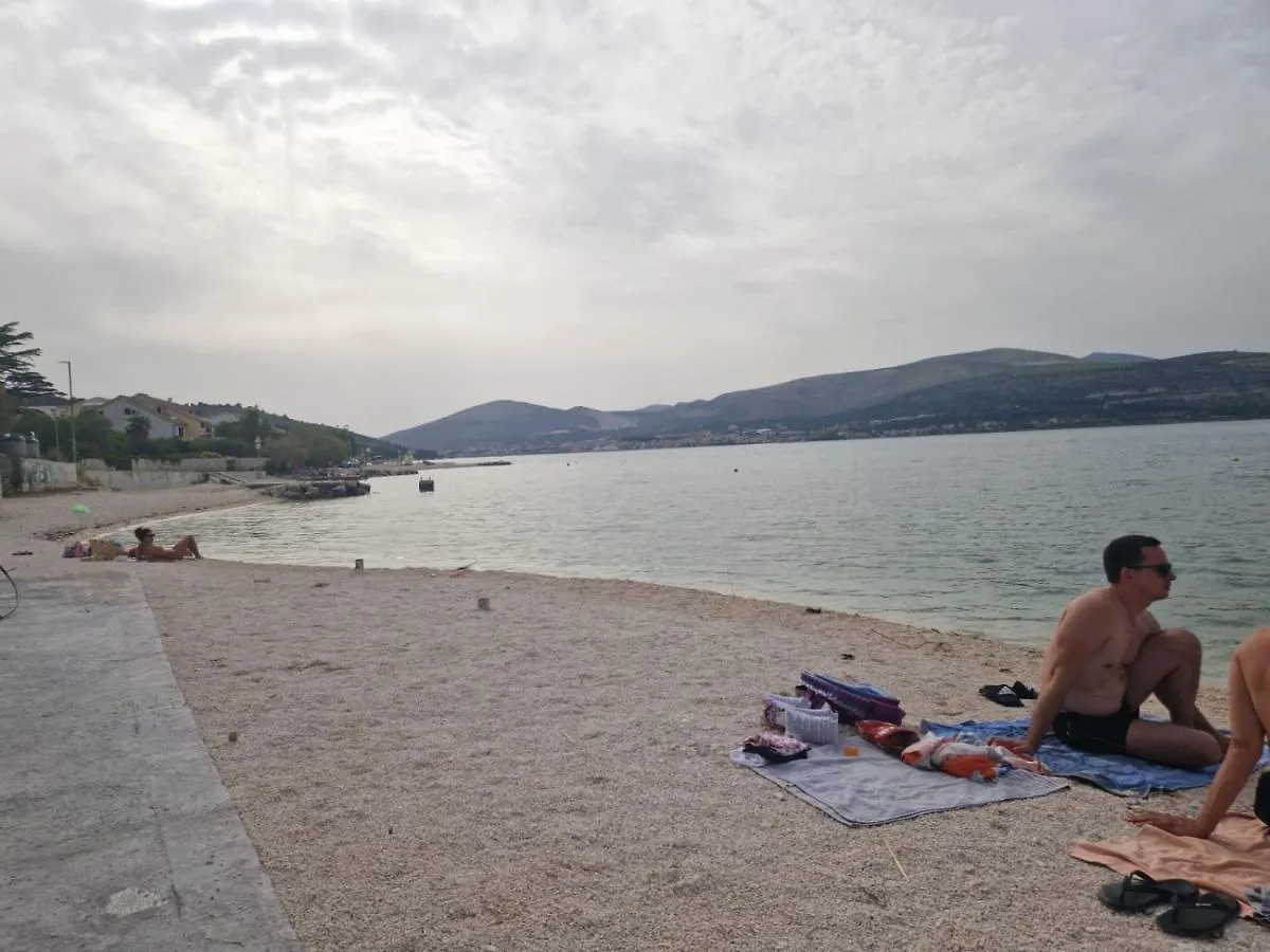 Apartments Sara Trogir 0*,