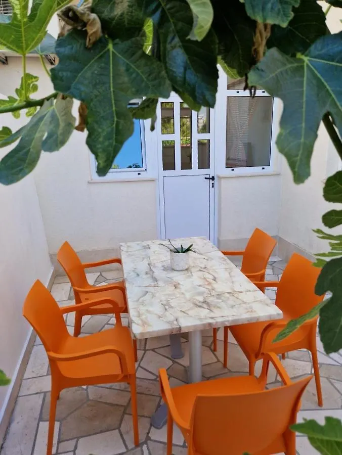 Apartments Sara Trogir