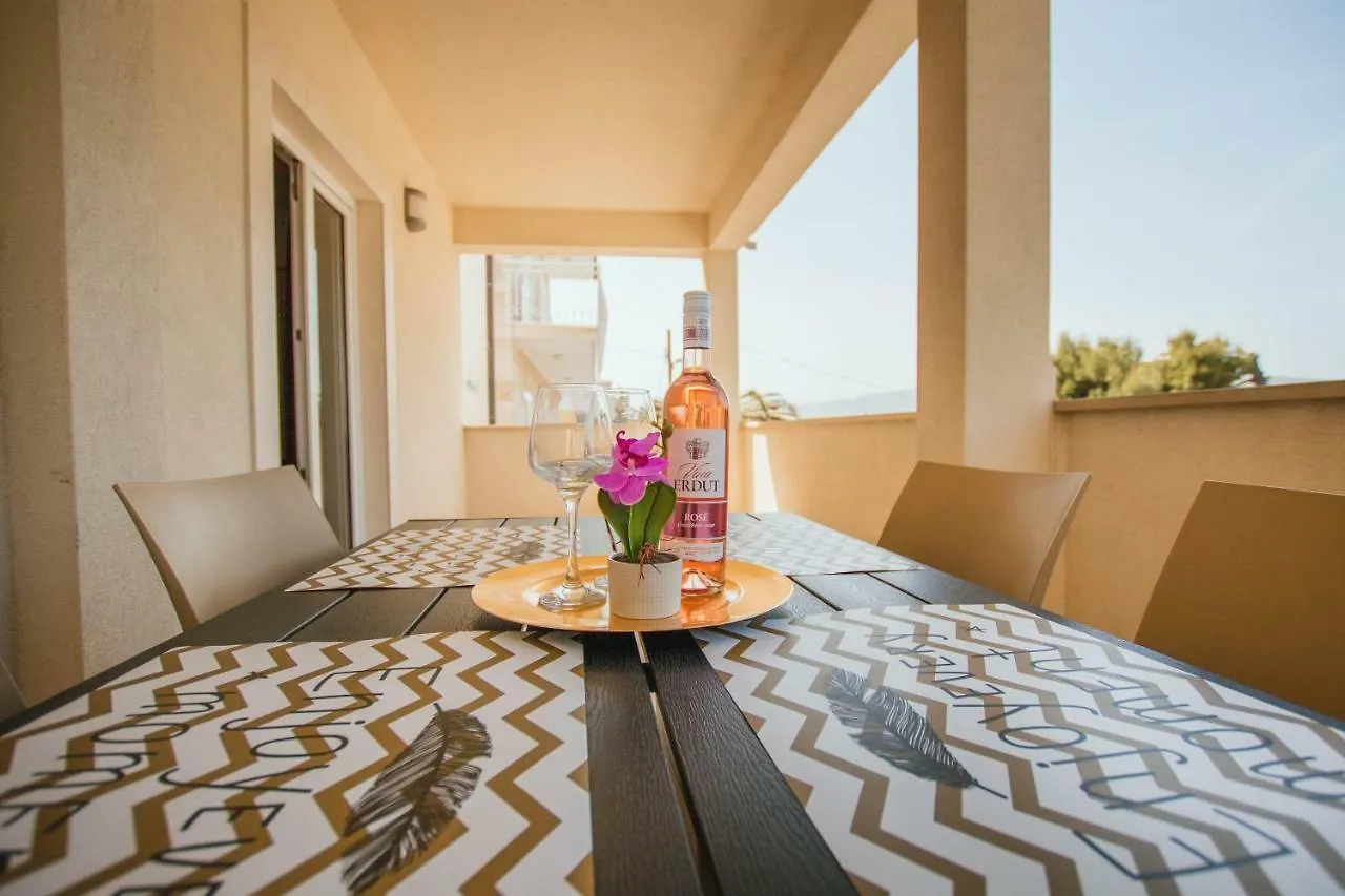 Apartments Sara Trogir