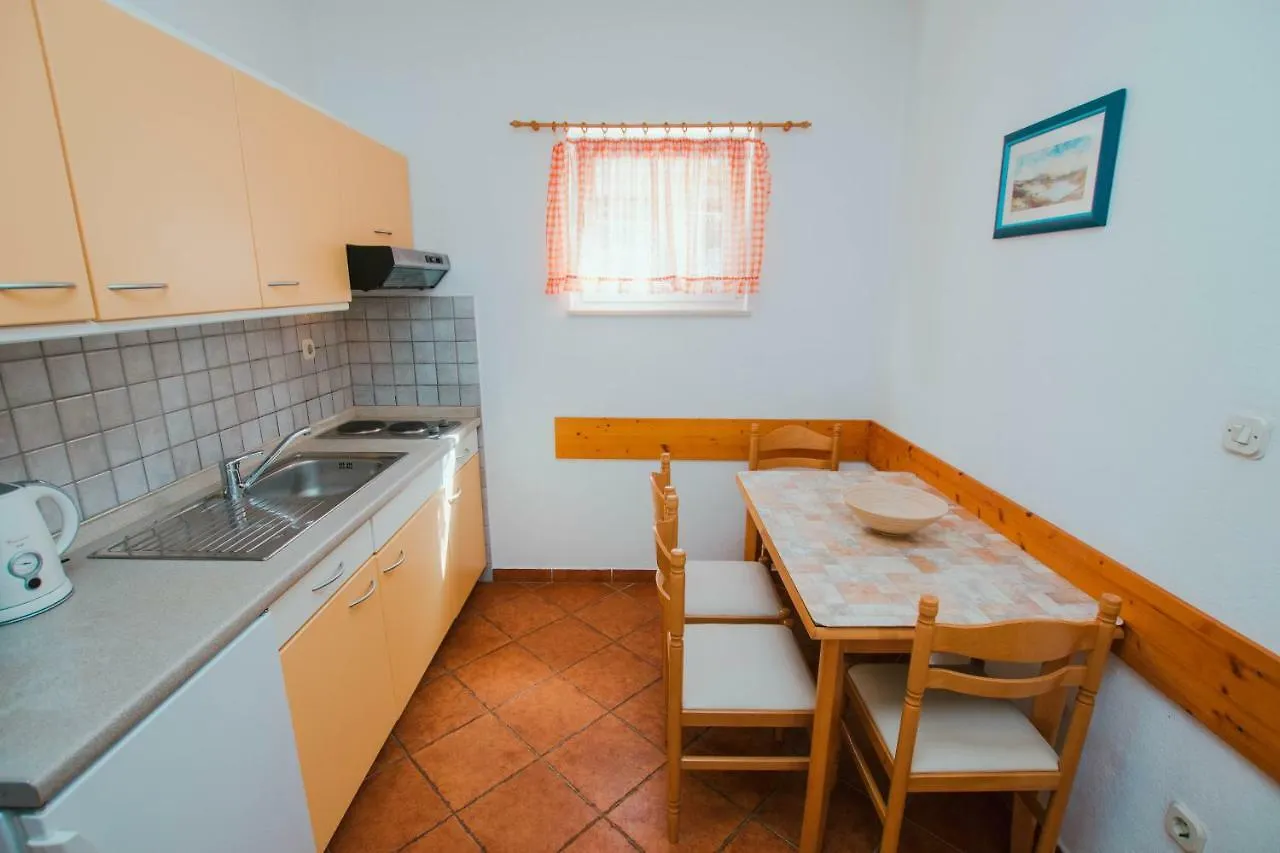 Apartments Sara Trogir 0*,
