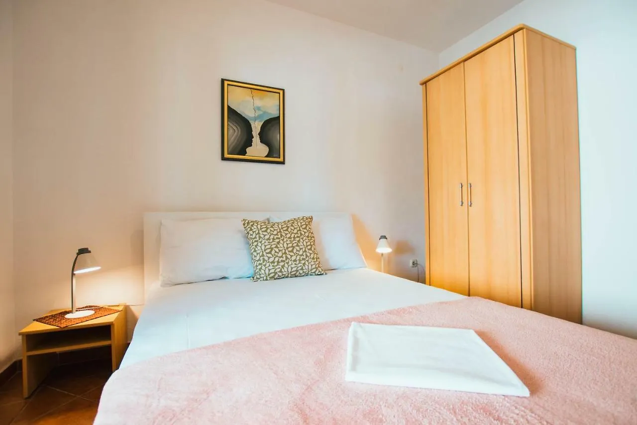 Apartments Sara Trogir