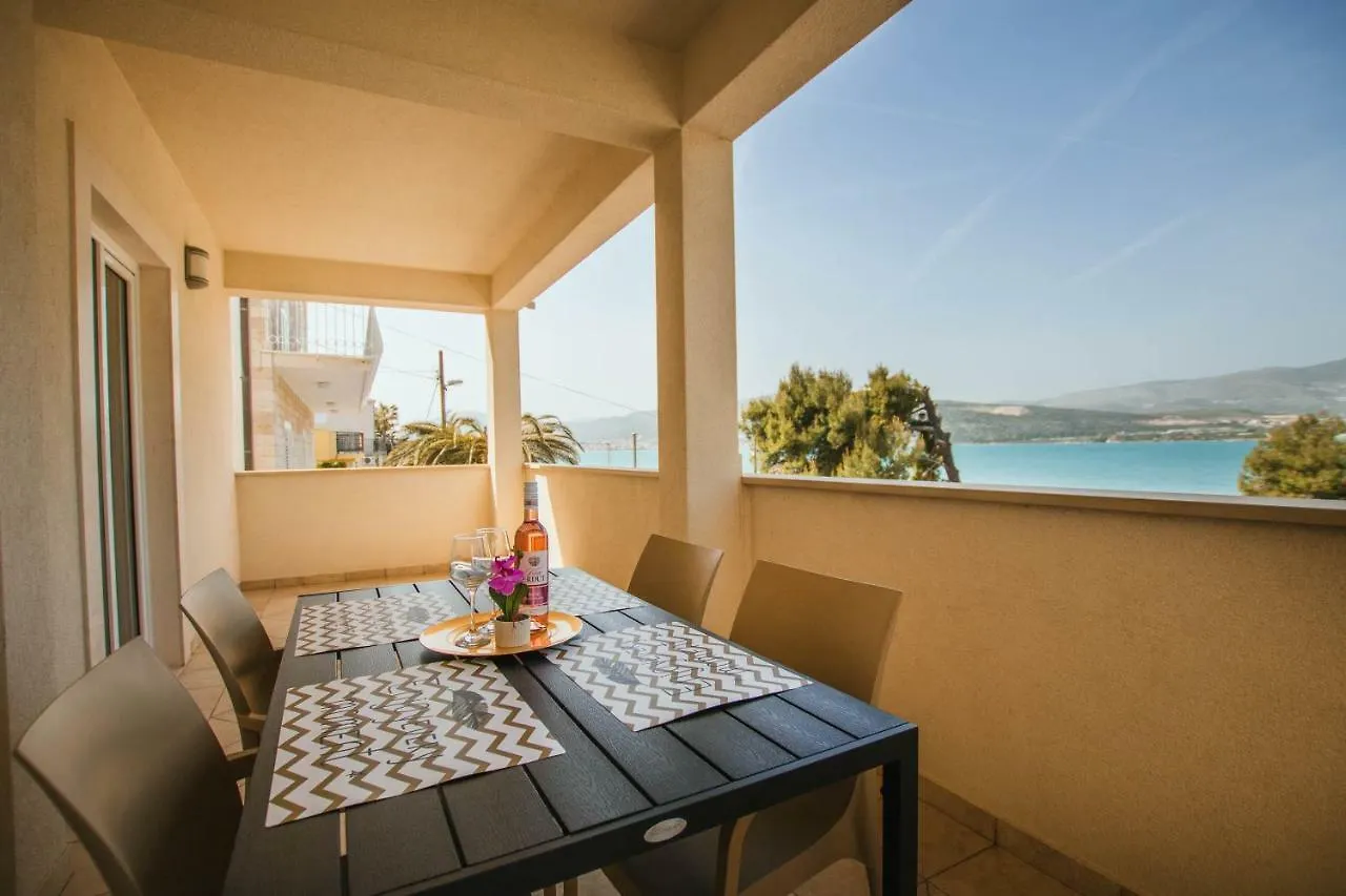 Apartments Sara Trogir