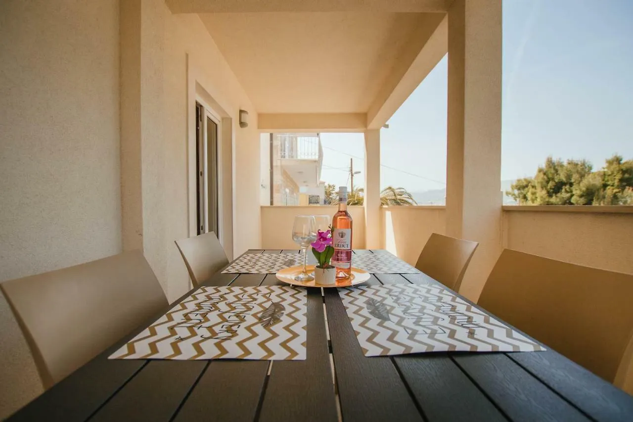 Apartments Sara Trogir